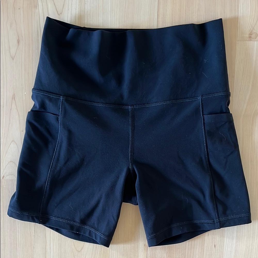 Athleta Salutation 5” Women's Black High-Waisted Shorts